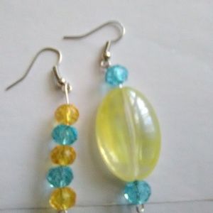 MISS MATCH PAIR 1 INCH GLASS BEAD EARRINGS